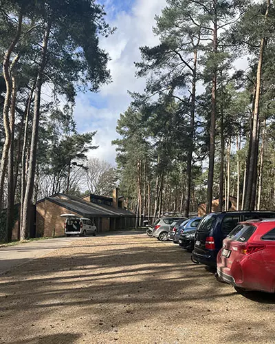 Parking du monastère de Clerlande