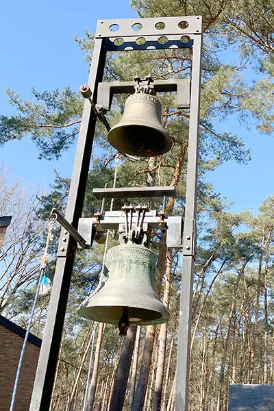 Au dessus de l'entrée de Clerlande, le campanile